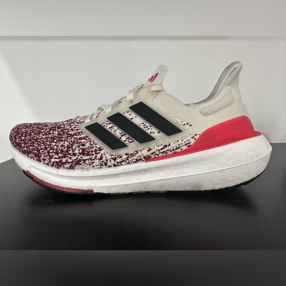 ADIDAS ULTRABOOST 22 RUNNING SHOES RED VARIOUS AND WHITE SIZE: 9.5 WOMENS. - Picture 1 of 8